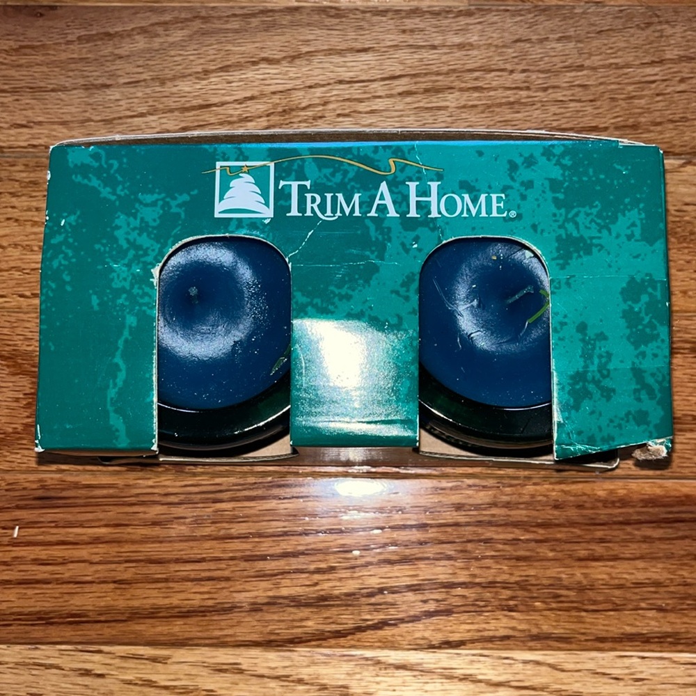 TRIM A HOME. CANDLE-LITE. FRAGRANCE DE-LITE. Balsam pine scented candle